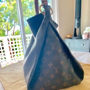 LOUIS VUITTON ARTSY MM MONOGRAM